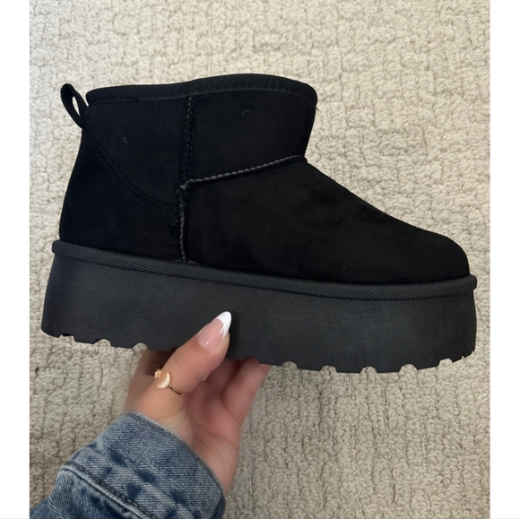 𝙍𝙀𝙎𝙏𝙊𝘾𝙆𝙀𝘿🖤𝘾𝙤𝙯𝙮 𝘾𝙝𝙧𝙞𝙨𝙩𝙢𝙖𝙨 𝘽𝙤𝙤𝙩 - Picture 5 of 7